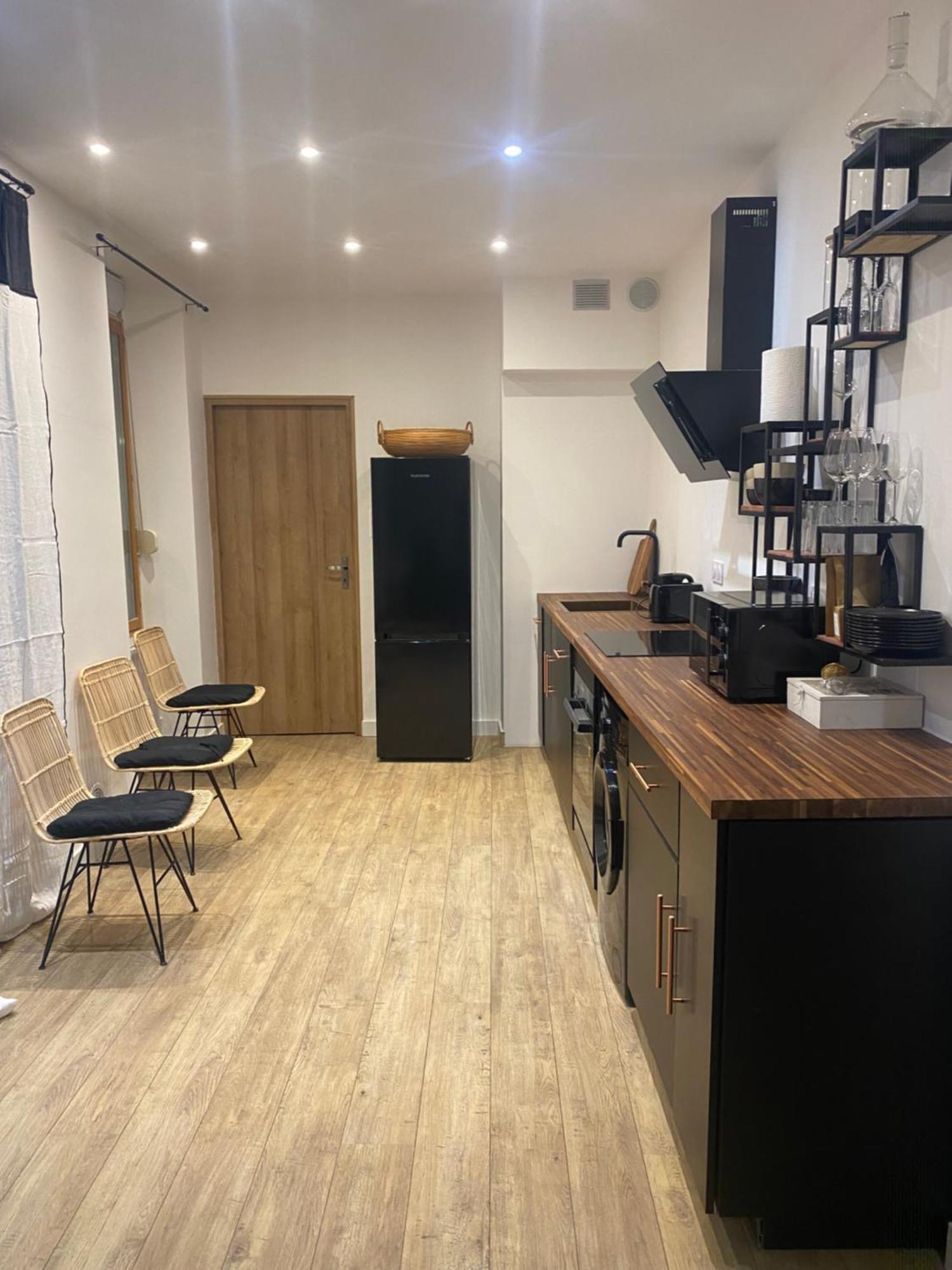 Bel Appartement En Plein Coeur De Carpentras Dış mekan fotoğraf